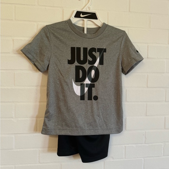 NWT Kids Black and Gray Nike 2 Piece Set - Picture 2 of 5